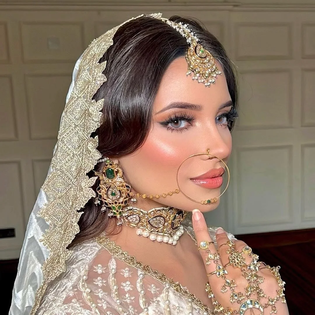 These Asian bridal looks are truly sublime.

Beauty is in culture, and our differences need to be celebrated and embraced, always. 

Tags 🏷️ 
#bridalmakeup #asianbridalmakeup #asianwedding #softglam #bridal #makeupartist