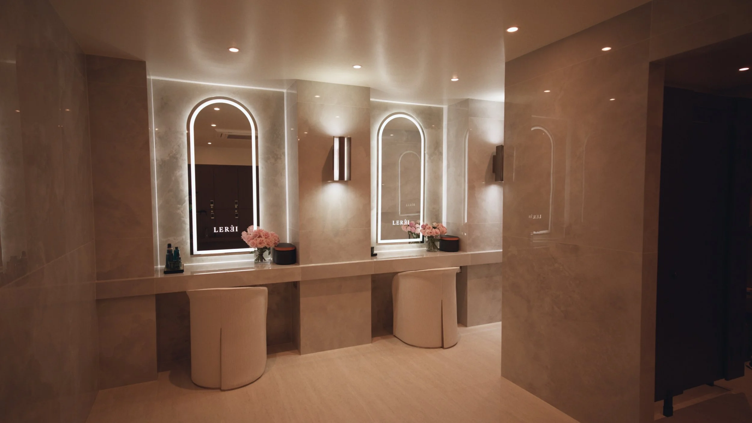 changing_room_1.125.1.jpg