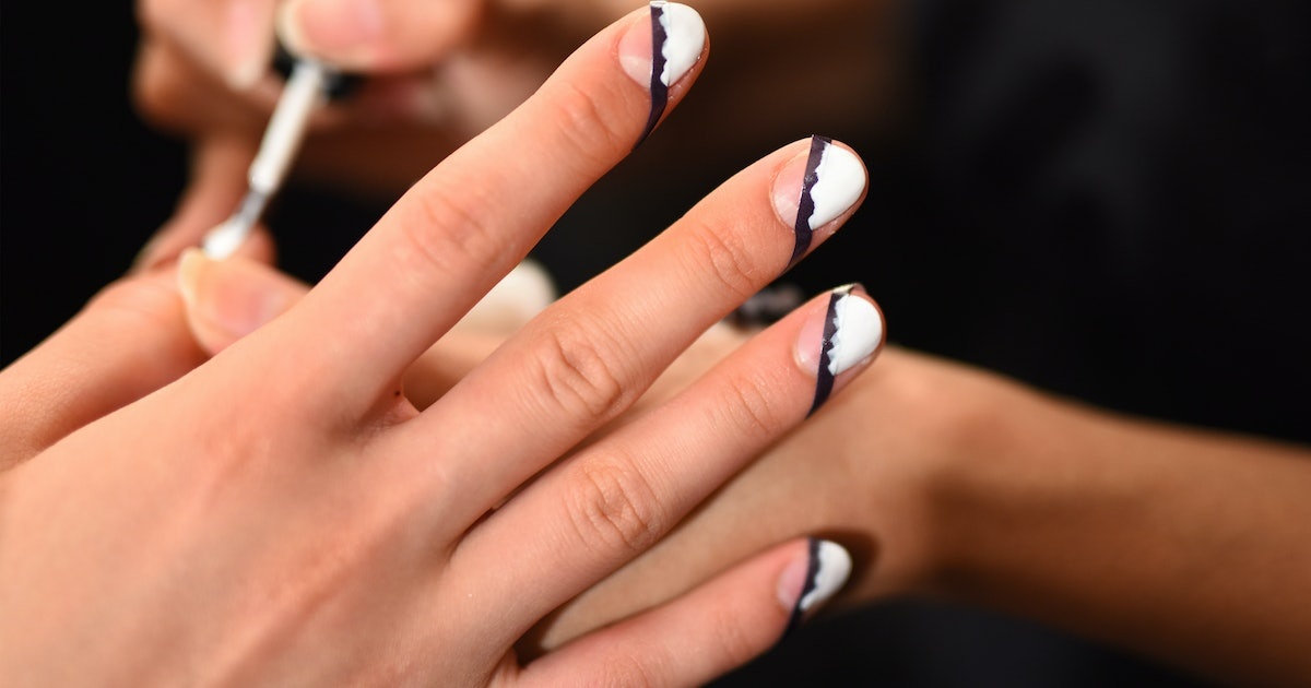How to Apply Magnetic Nail Polish for An Insta-Worthy Velvet Mani