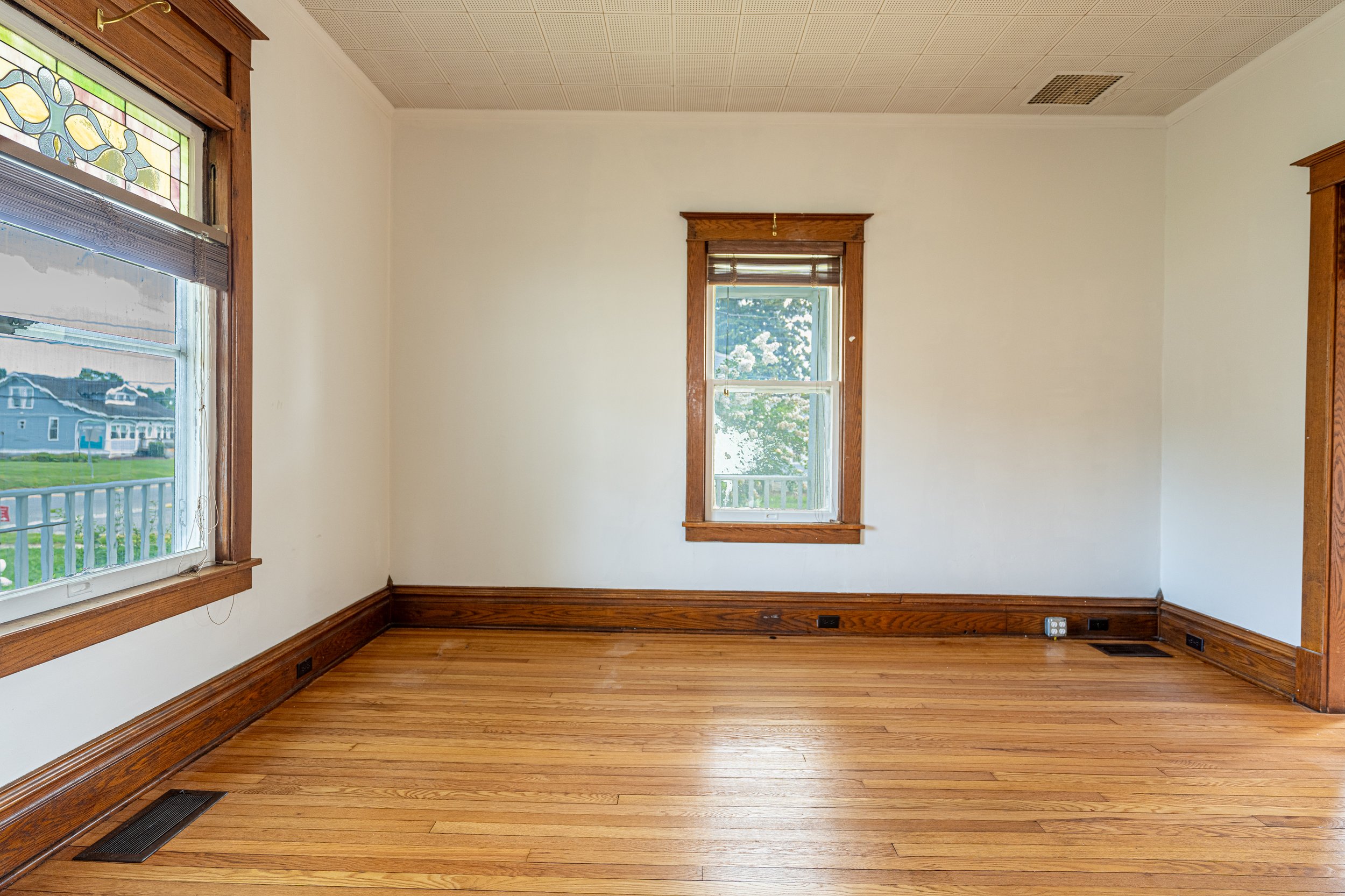 89 N Main - Parlor #2.jpg