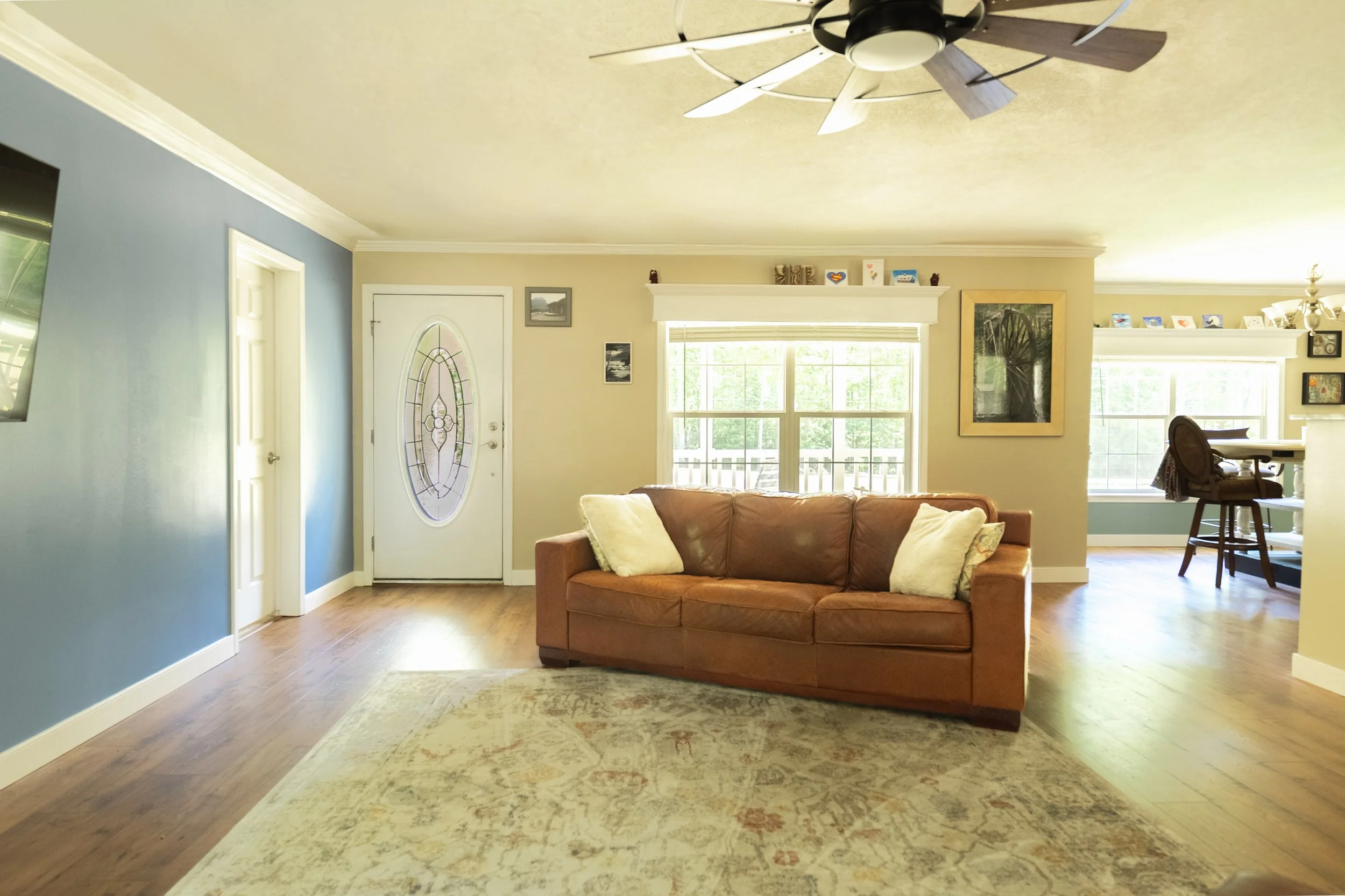 115 Edge Hill LN - Interior Living Room 4.jpg