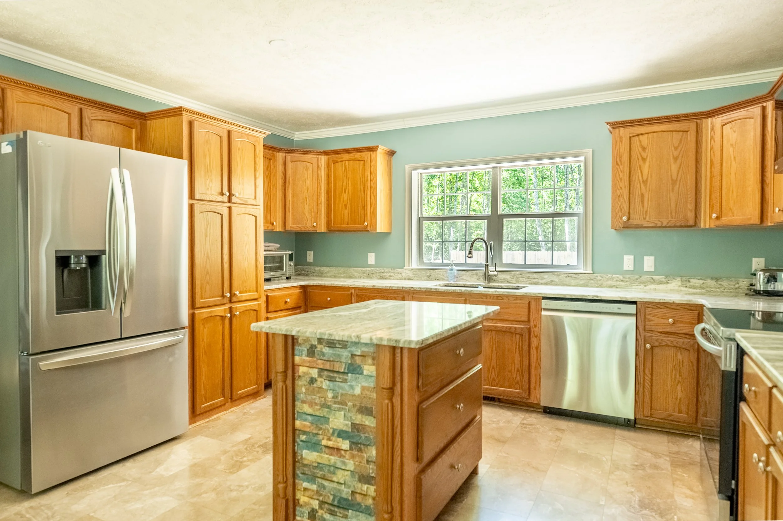 115 Edge Hill LN - Interior Kitchen 2.jpg