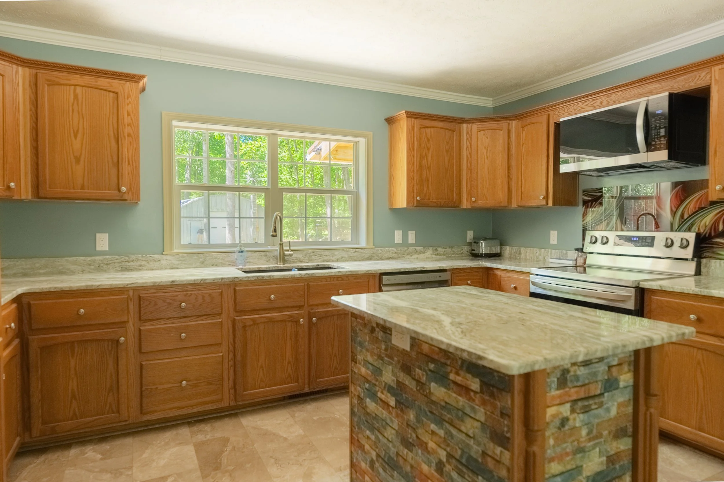 115 Edge Hill LN - Interior Kitchen 3.jpg