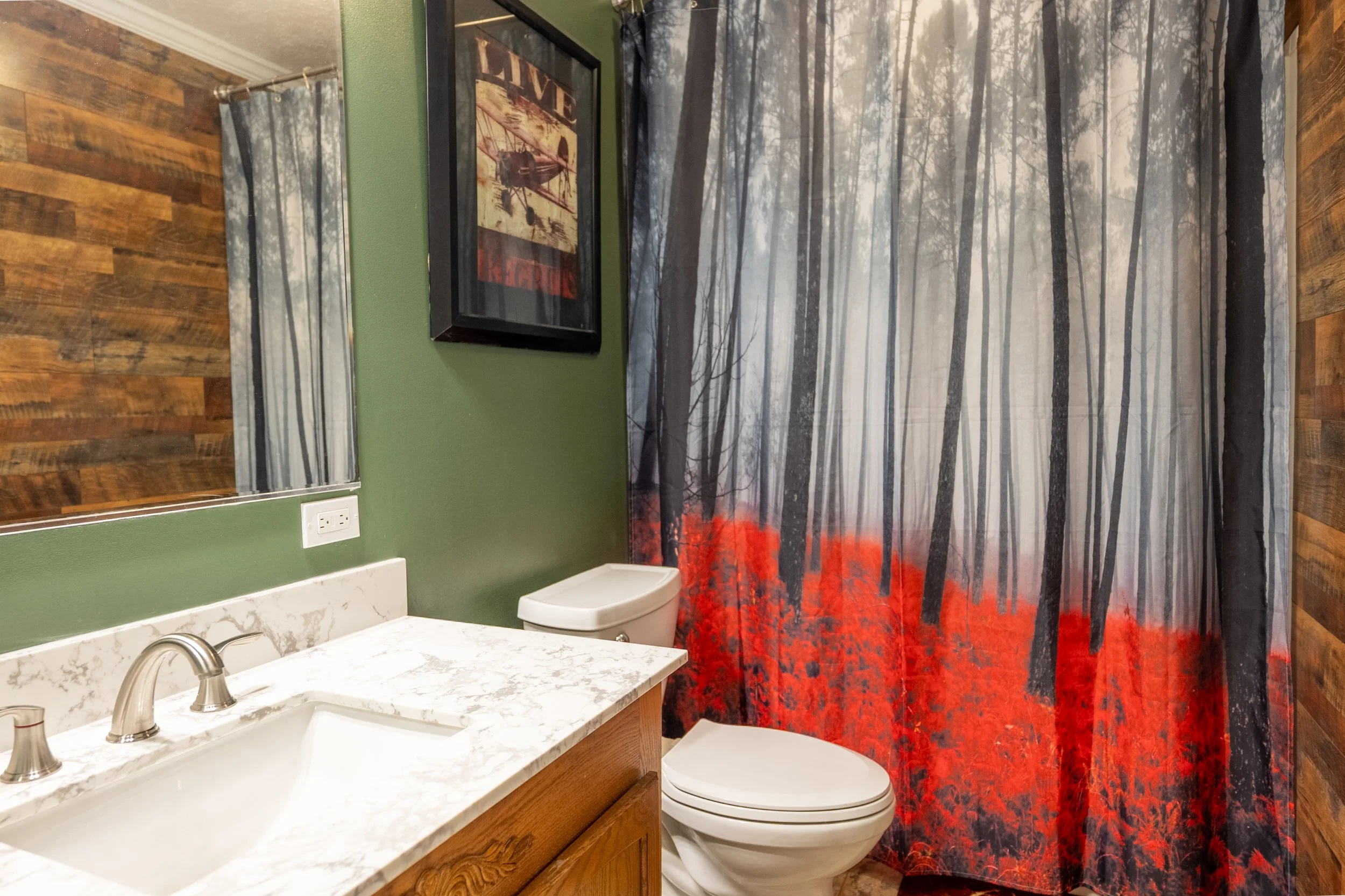 115 Edge Hill LN - Interior Guest Bath #2.jpg