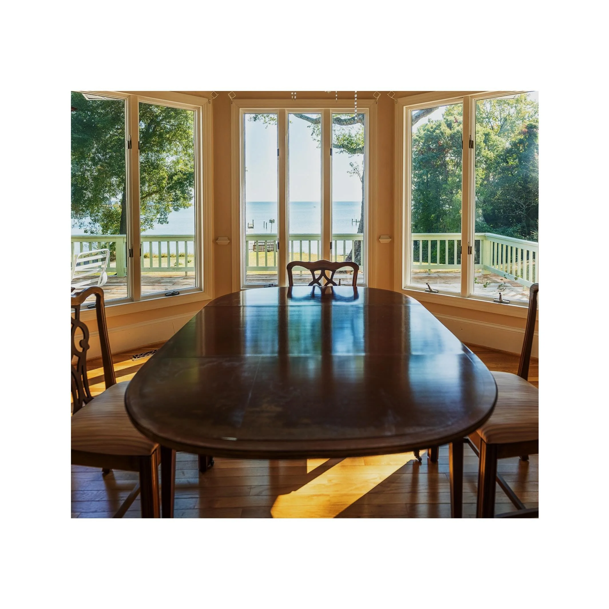 🍽️ Meals with a View⛵️ 

🔗 Link in Bio for more information on this home along the Rappahannock.