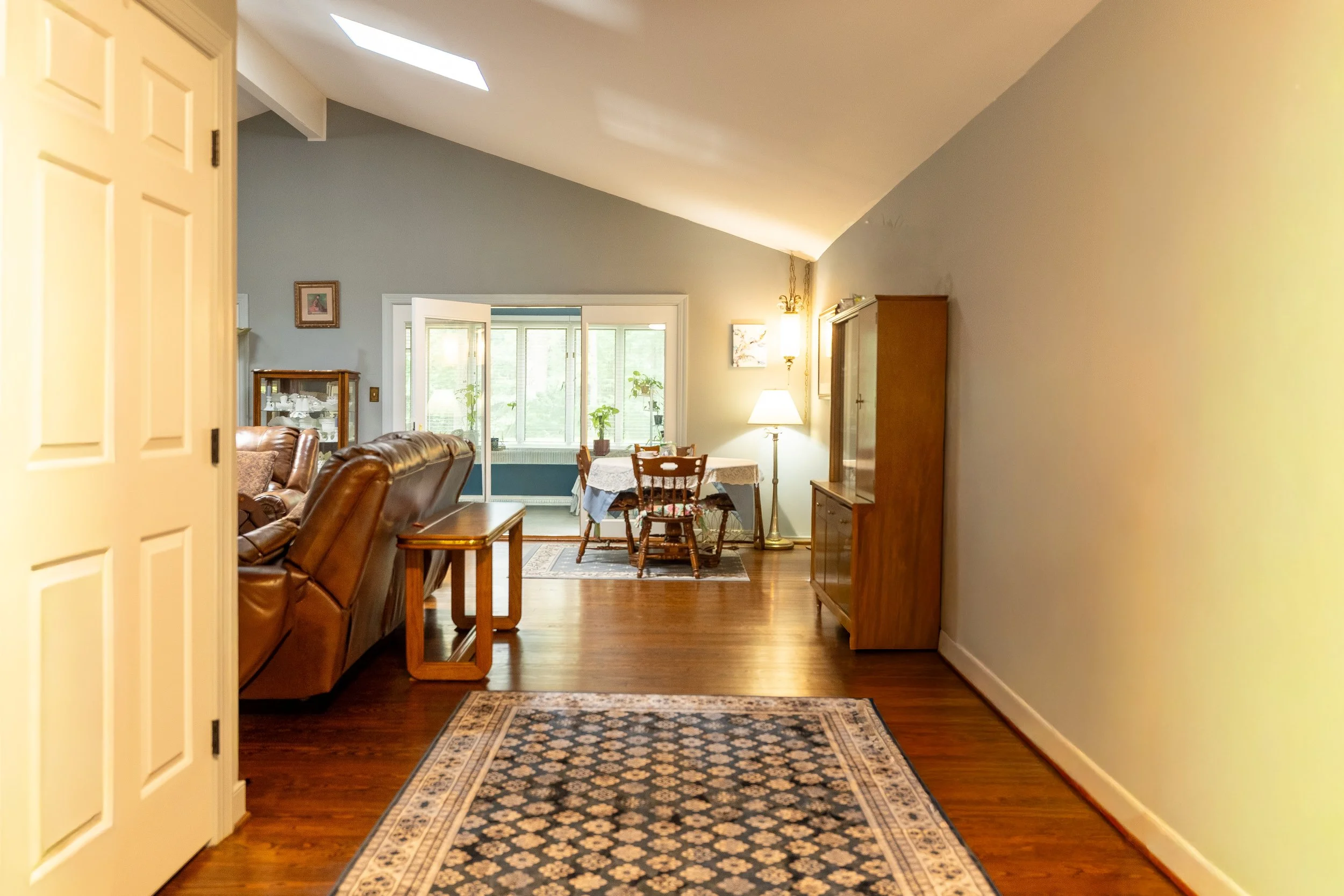 156 Fairway Drive - Entrance Hall.jpg