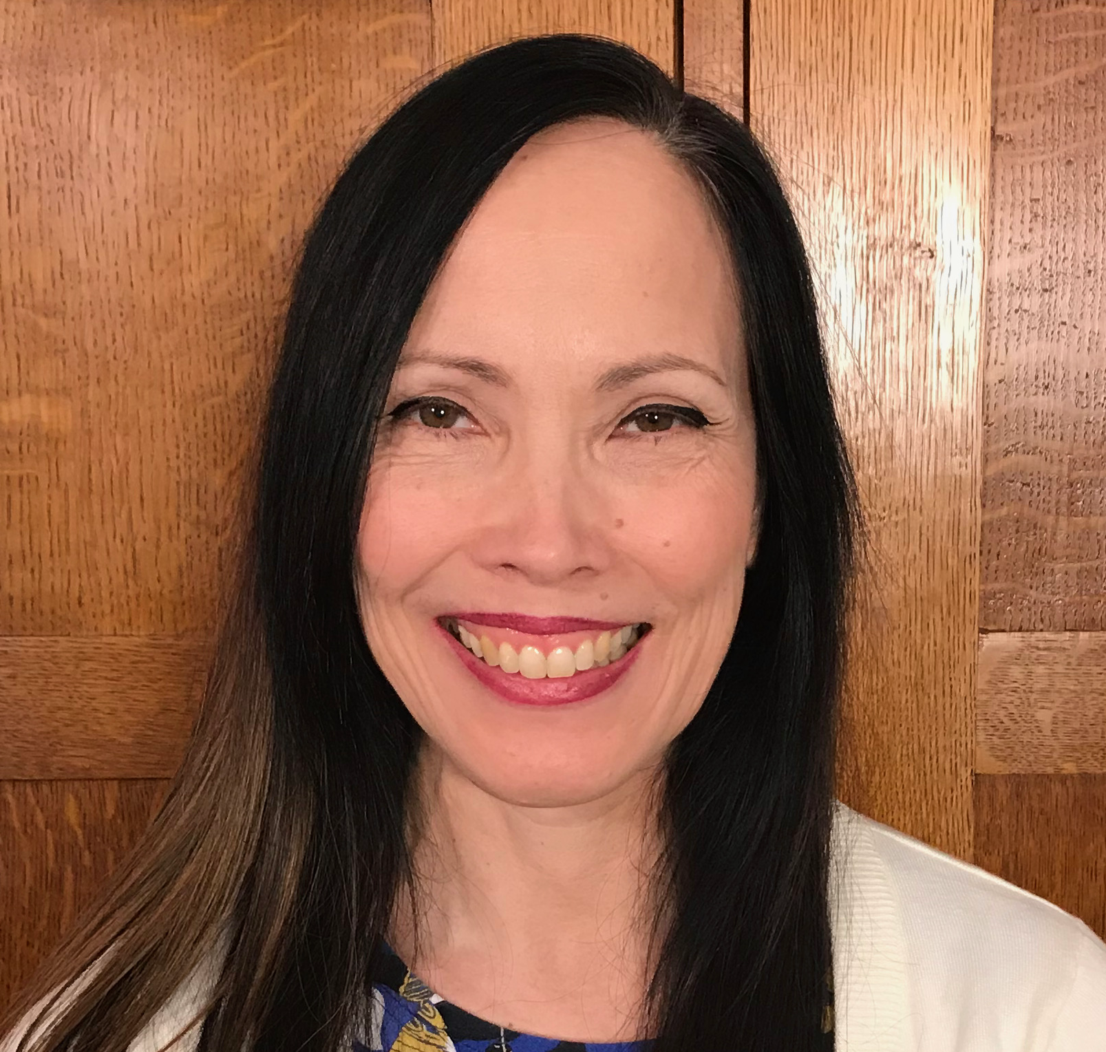 Hi! I’m Kammy Lee, a professional organizer certified by Marie Kondo.