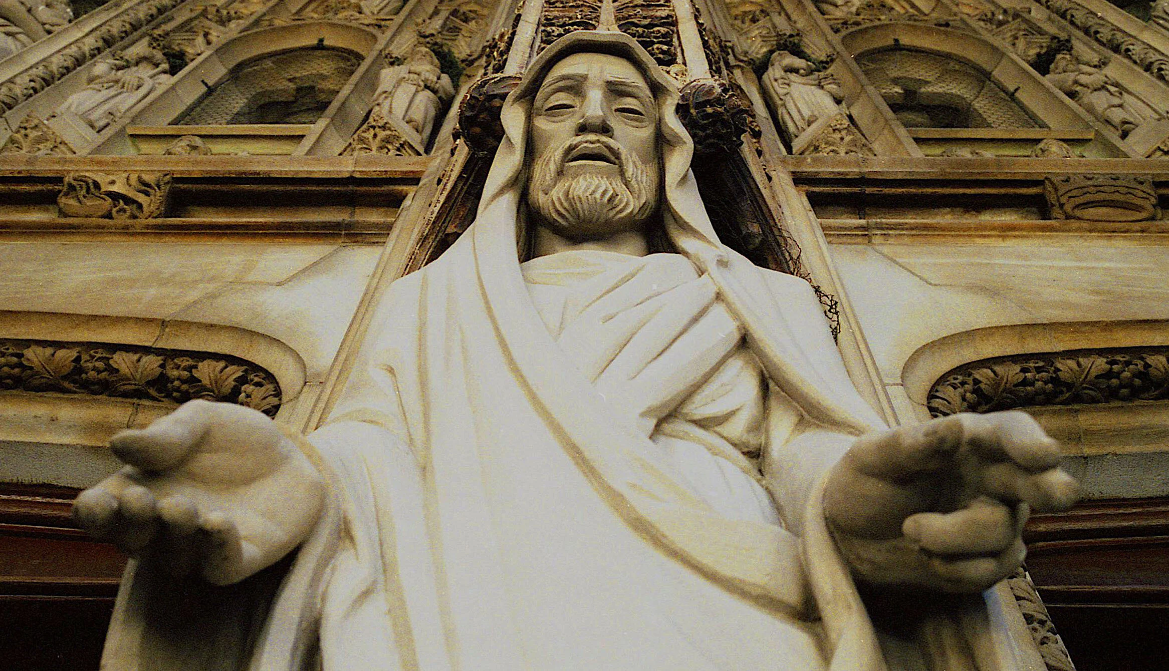 Statue close 2.jpg