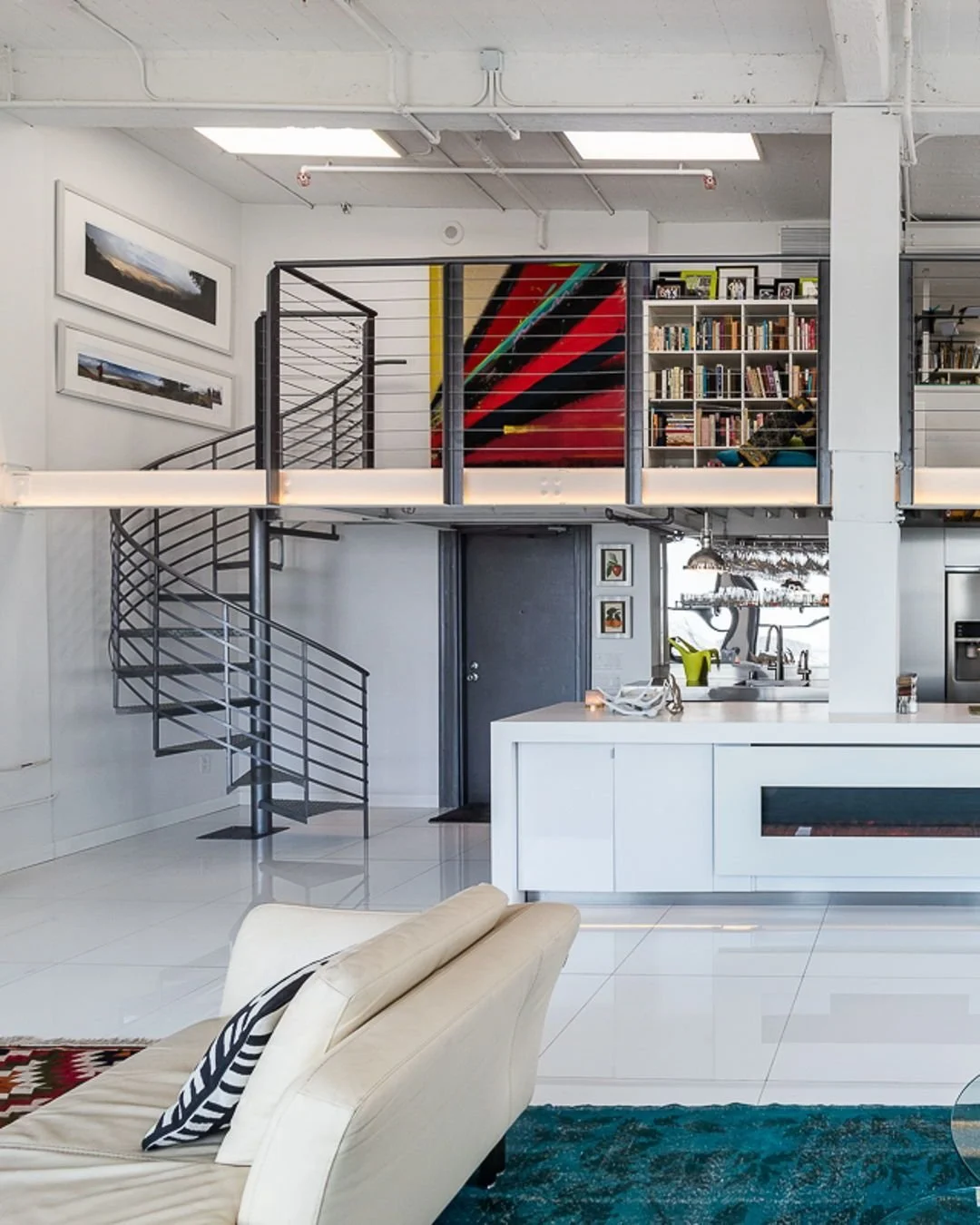 Revisiting this Los Angeles Penthouse that blends thoughtful spatial expansion with refined modern details. ✨
From the expanded loft and custom staircase to tailored millwork and a kitchen designed around the fireplace, every element was designed to 