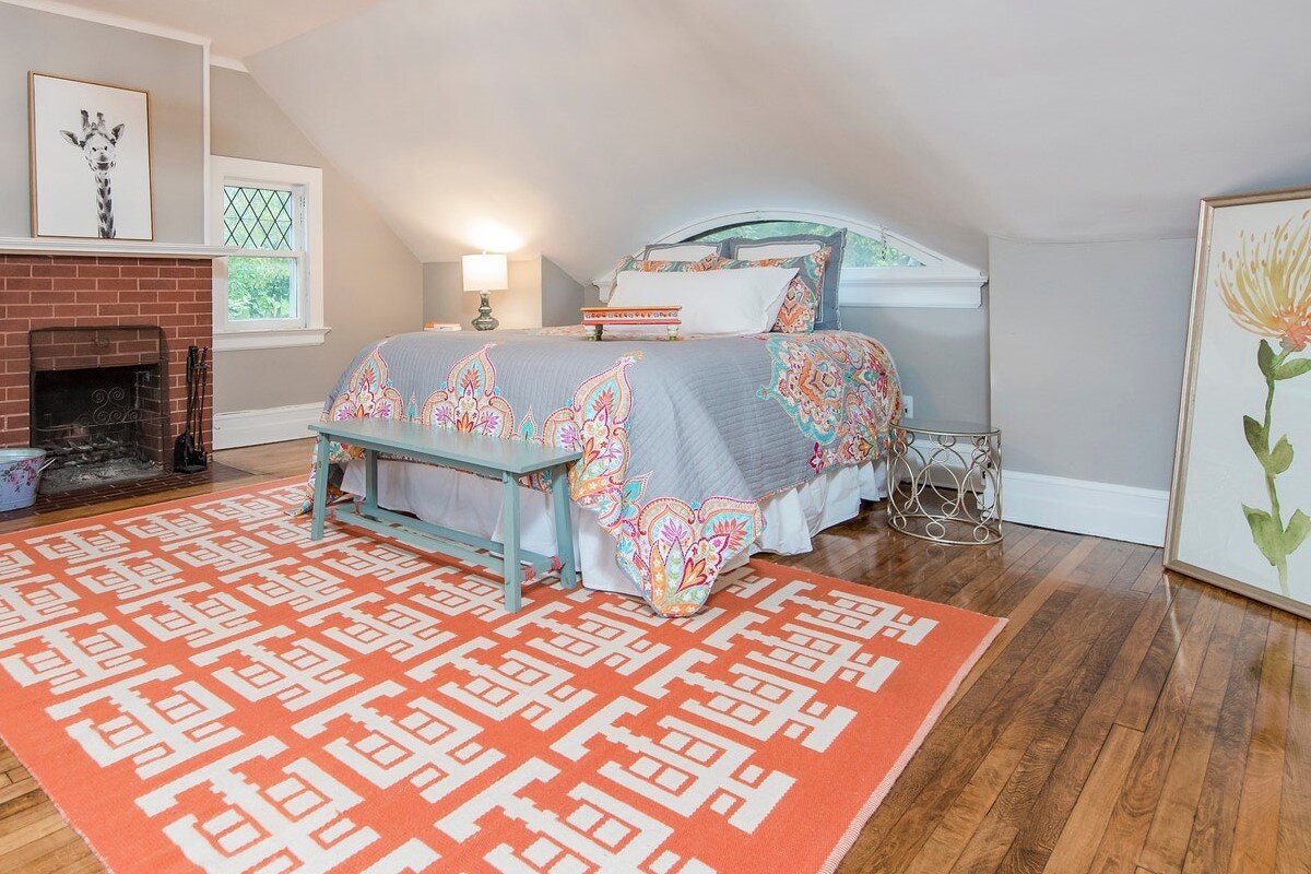 orange bedroom.jpg
