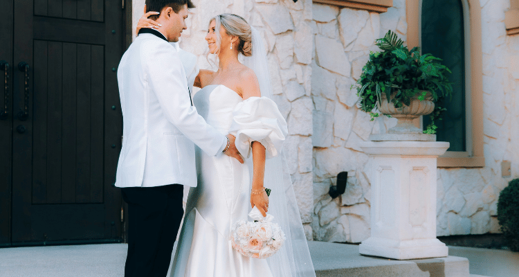 Matching Wedding Dress and Tuxedo: How to Coordinate the Bride and Groom’s Look Seamlessly