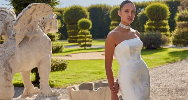 How to Choose Outdoor Wedding Dresses for Your Venue
