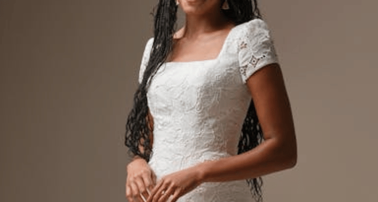 Wedding dress with short sleeves