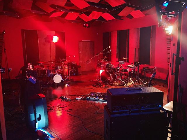 Calm before the storm @white_wall_band in the live room @echobarstudios #bogneramps #ampeg #echobarstudios #darkglasselectronics