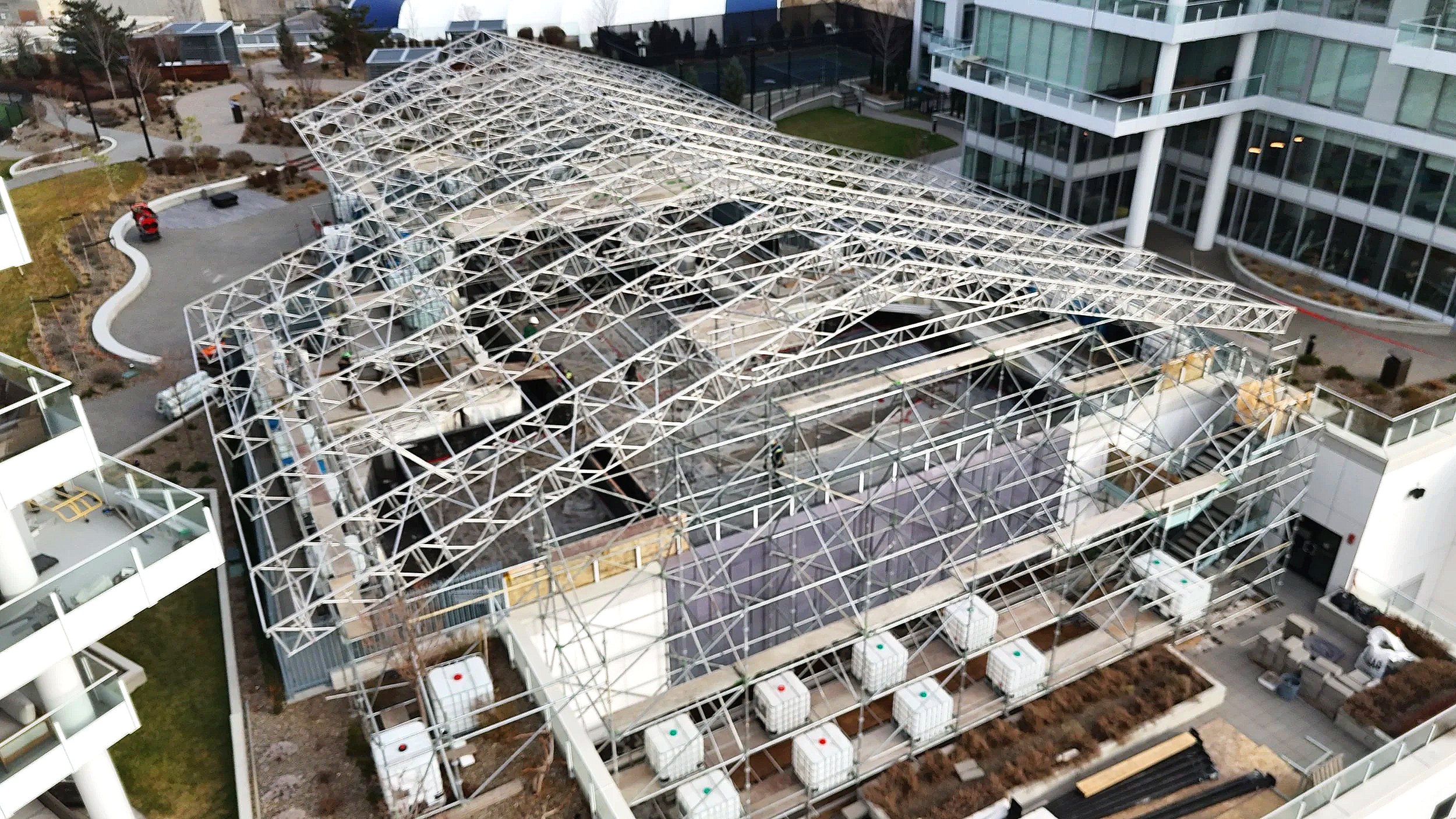 Aluminum Diamond Beam™ Keder Temporary Roof System frame installed by Hex Scaffolding Inc. before the roof tarps are installed at One Water Street in Kelowna, BC.