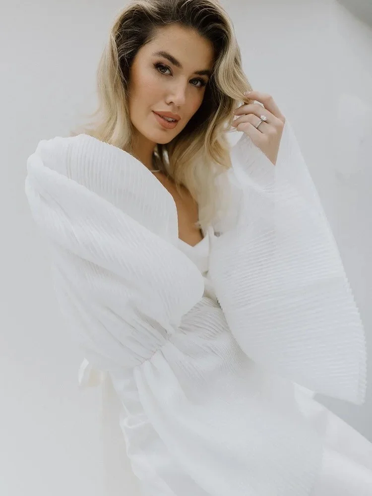 Noosa Bridal Styling with an incredible team! 🤍

&mdash; at @mykonosluxuryvilla 

CONCEPT, COORDINATION &amp; PUBLISHING |&nbsp;@thebridestree
PHOTOGRAPHY |&nbsp;@mallorysparklesphoto
WEDDING ACCOMMODATION/EDITORAL SHOOT SPACE |&nbsp;@mykonosluxuryv