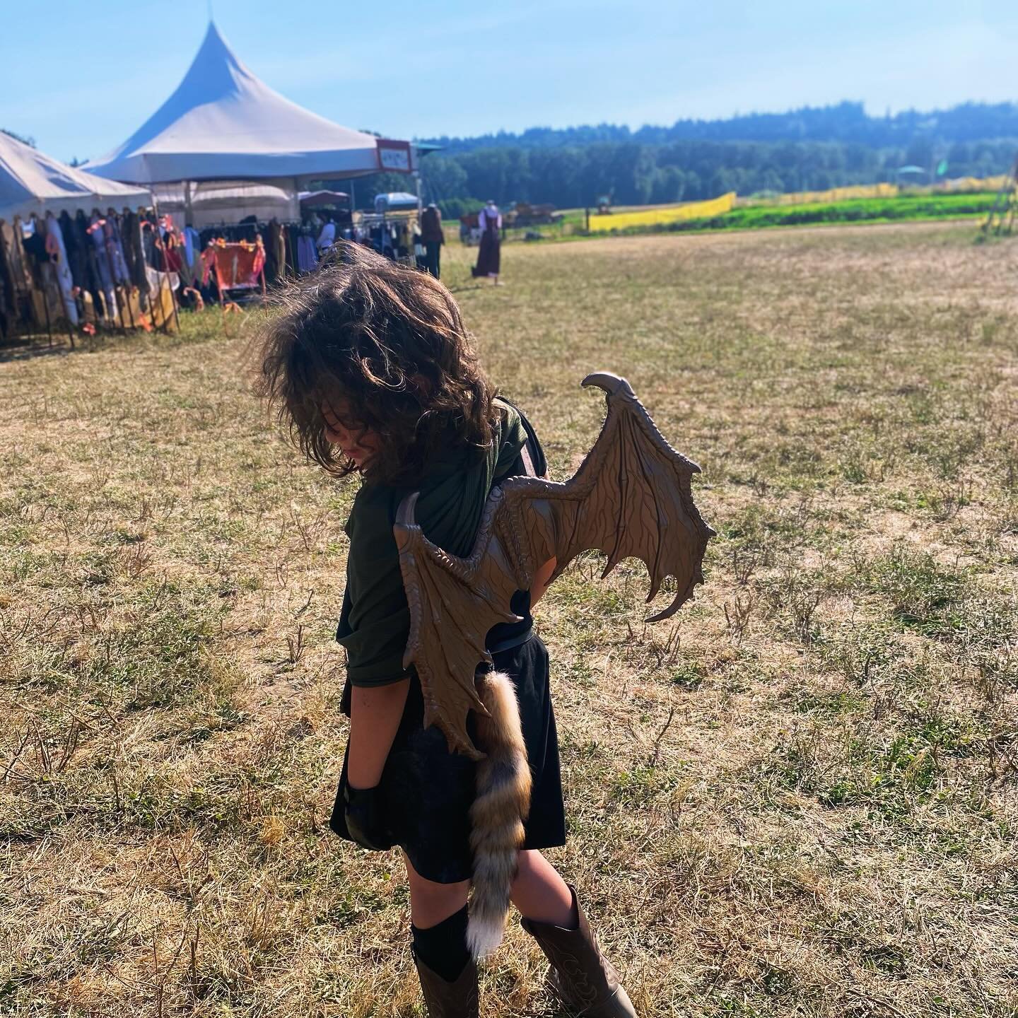 Wings, antlers, tails, and cowls should be standard office wear, imo.

Spent the weekend camping with my oldest at the #washingtonmidsummerfaire2024