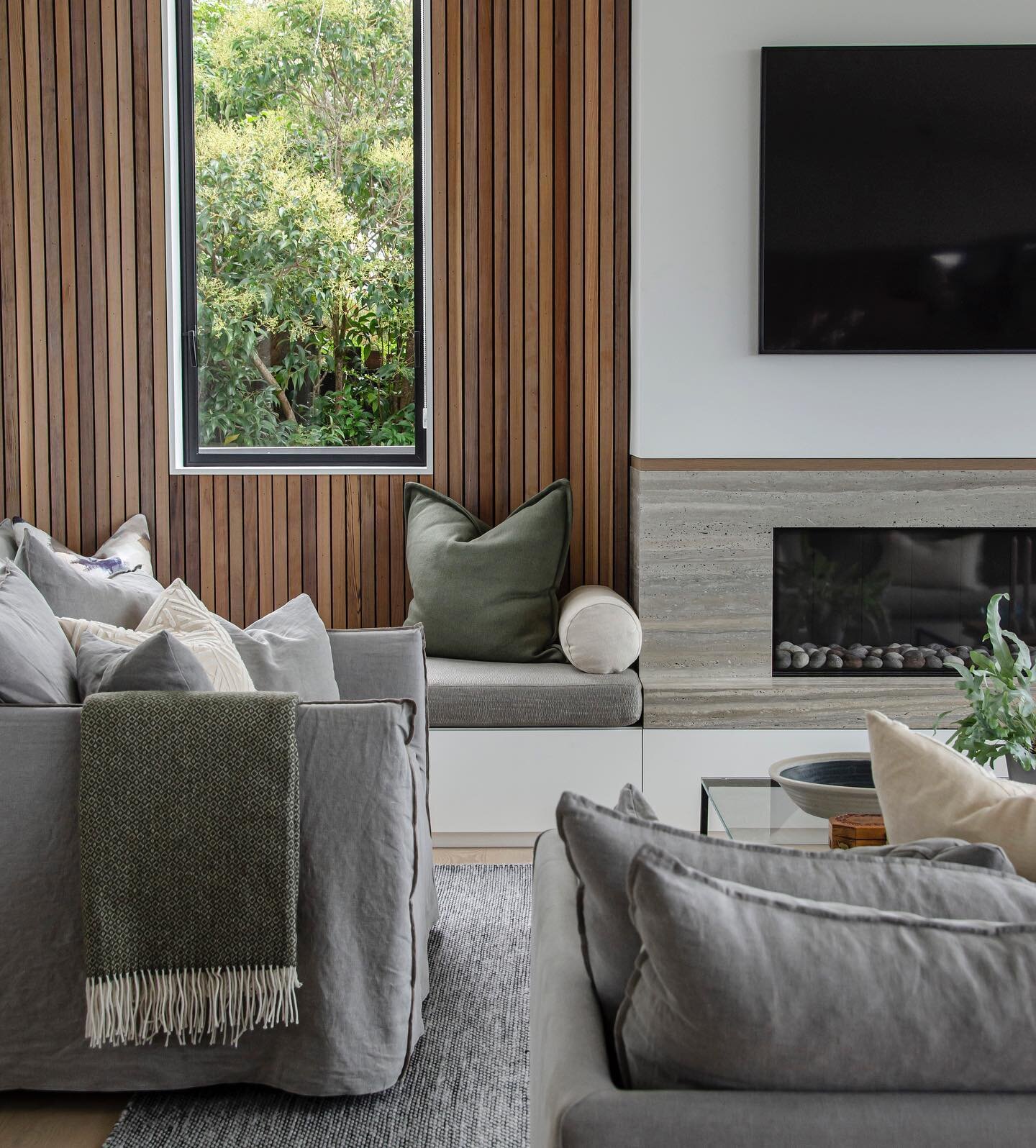 Kohimarama Build | Living &amp; Dining &bull; 
New series! I started working on this back in 2019, only completing last year. The volume of this home&rsquo;s living/dining space creates a feeling of grandeur. When selecting finishes and furnishings w