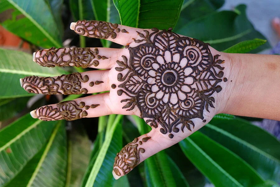Henna_hand_leaves.jpg