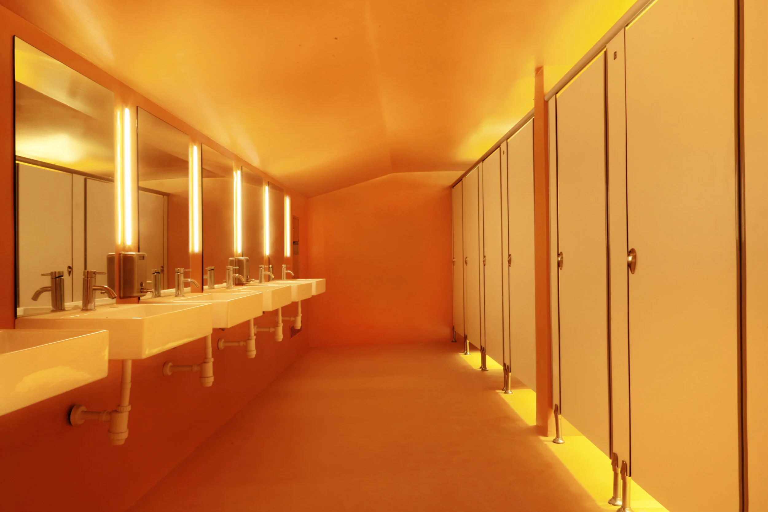 photo_by_shai_willikns_bathroom.jpg