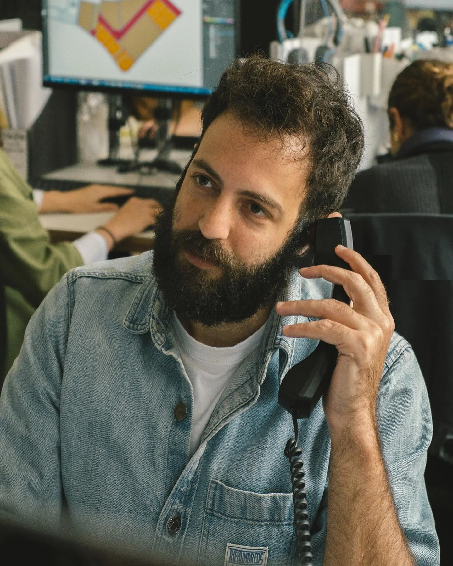 Humans of HQ ✨  Dror is an architect, specialising in Urban planning and design. Since joining the HQ Architects in 2017, Dror has been involved in numerous urban design projects, scaling from single buildings to whole neighborhoods. Some of the projects that Dror has worked on include the Sderot Student Housing, the Shahav and Sharona towers in Kfar-Saba, Harugei Malchut &ndash; a residential complex in tel Aviv, the Hess &amp; Goldberg masterplans among many others. 
Fun fact: Since architecture school, Dror has nightmares about open polysurfaces 🚨