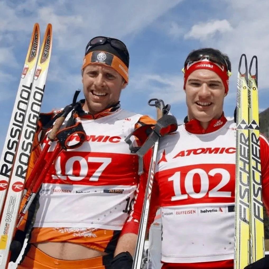 Der freiz&uuml;gige Herr links im Bild wurde k&uuml;rzlich zum Wetterfrosch der Nation erkoren. Bravo! Keine Ahnung, wer der Rechte ist. 🤷&zwj;♂️🌴