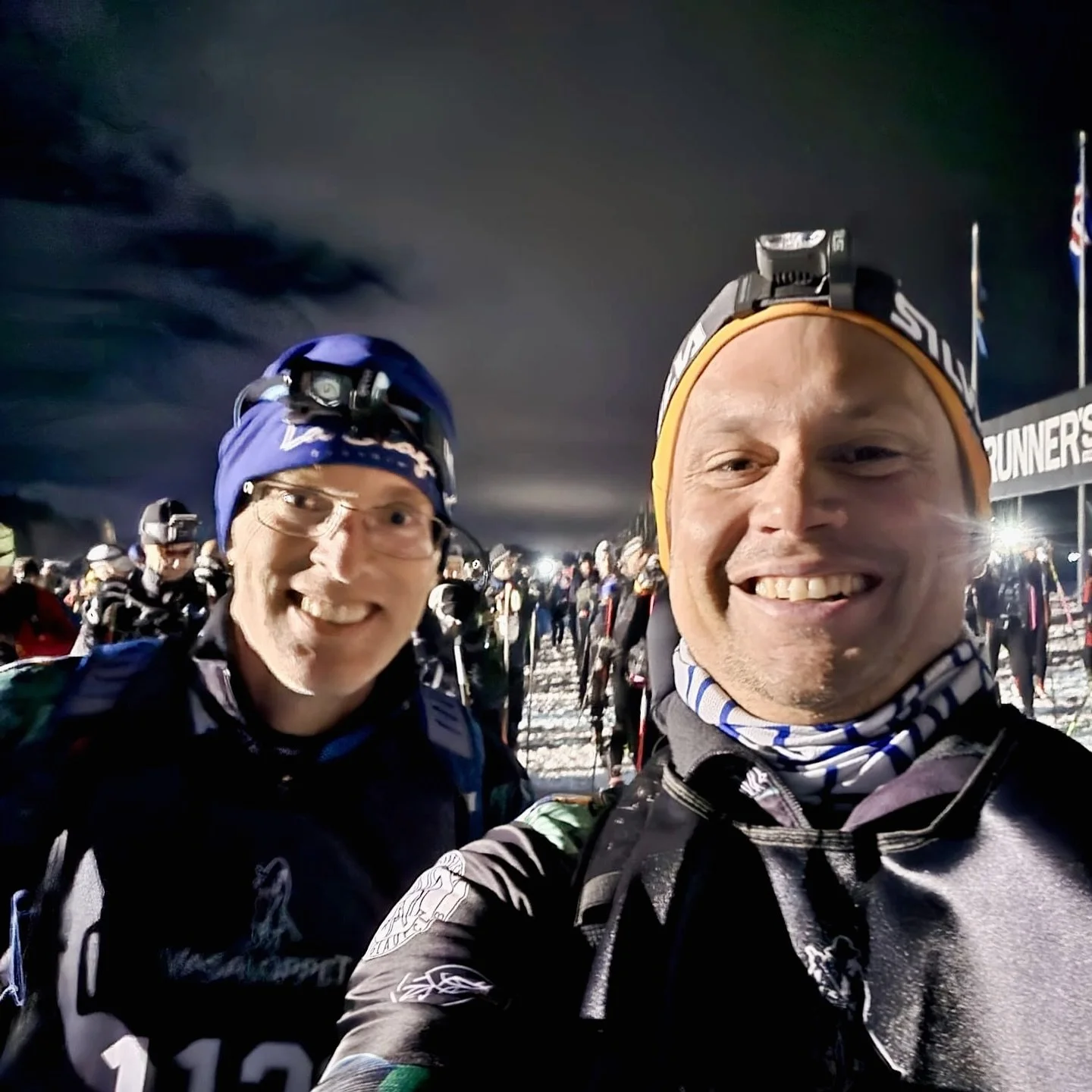 Nattvasan, wie Rave im Wald. Einfach auf Skis. 🪩🌴