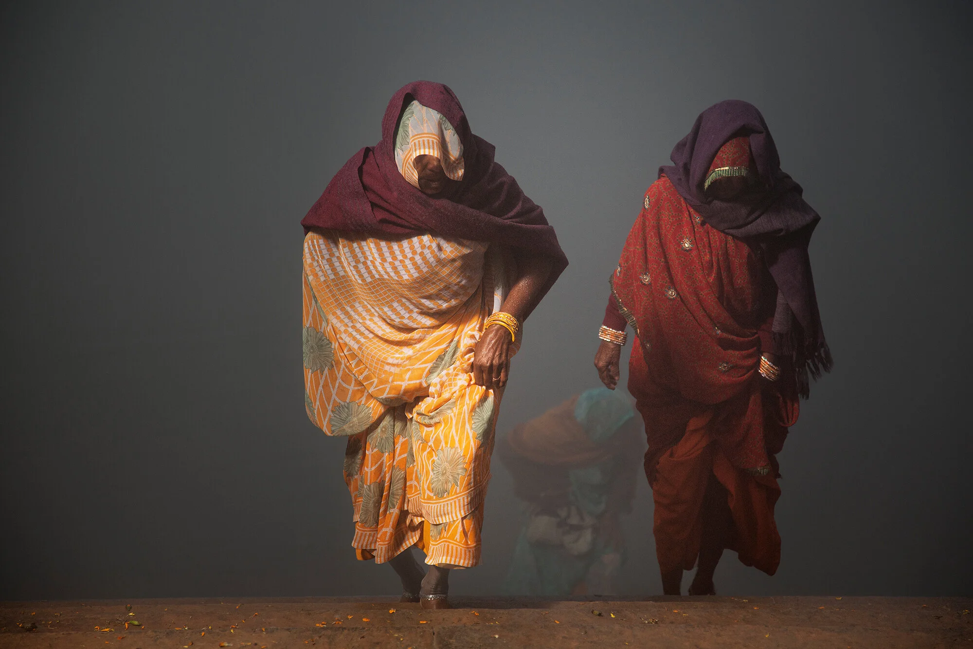 Coming  back from Yamuna River, Indien