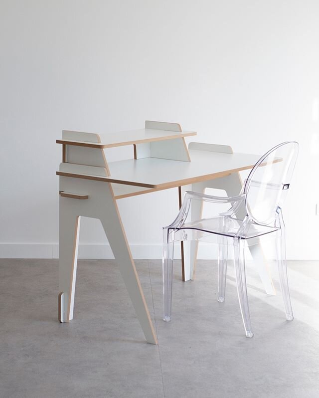 The Essential White with Compact Riser.⠀⠀⠀⠀⠀⠀⠀⠀⠀
⠀⠀⠀⠀⠀⠀⠀⠀⠀
Just one of the many colours and combinations available for your home office or study area. A flat pack design that requires no screws meaning no worries!⠀⠀⠀⠀⠀⠀⠀⠀⠀
⠀⠀⠀⠀⠀⠀⠀⠀⠀
Purchase before June 30 to receive 20% OFF the entire range! Simply enter code EOFY20 at checkout to redeem.⠀⠀⠀⠀⠀⠀⠀⠀⠀
⠀⠀⠀⠀⠀⠀⠀⠀⠀
#eofysale #happyeofy #eofy #workfromhome #homeinteriors #officedesk #schooldesk #kidsdesk #homeoffice #interiors #scandi #homelife #isolation #kidsfurniture #desk #flatpackfurniture #australianmade #oakfurniture