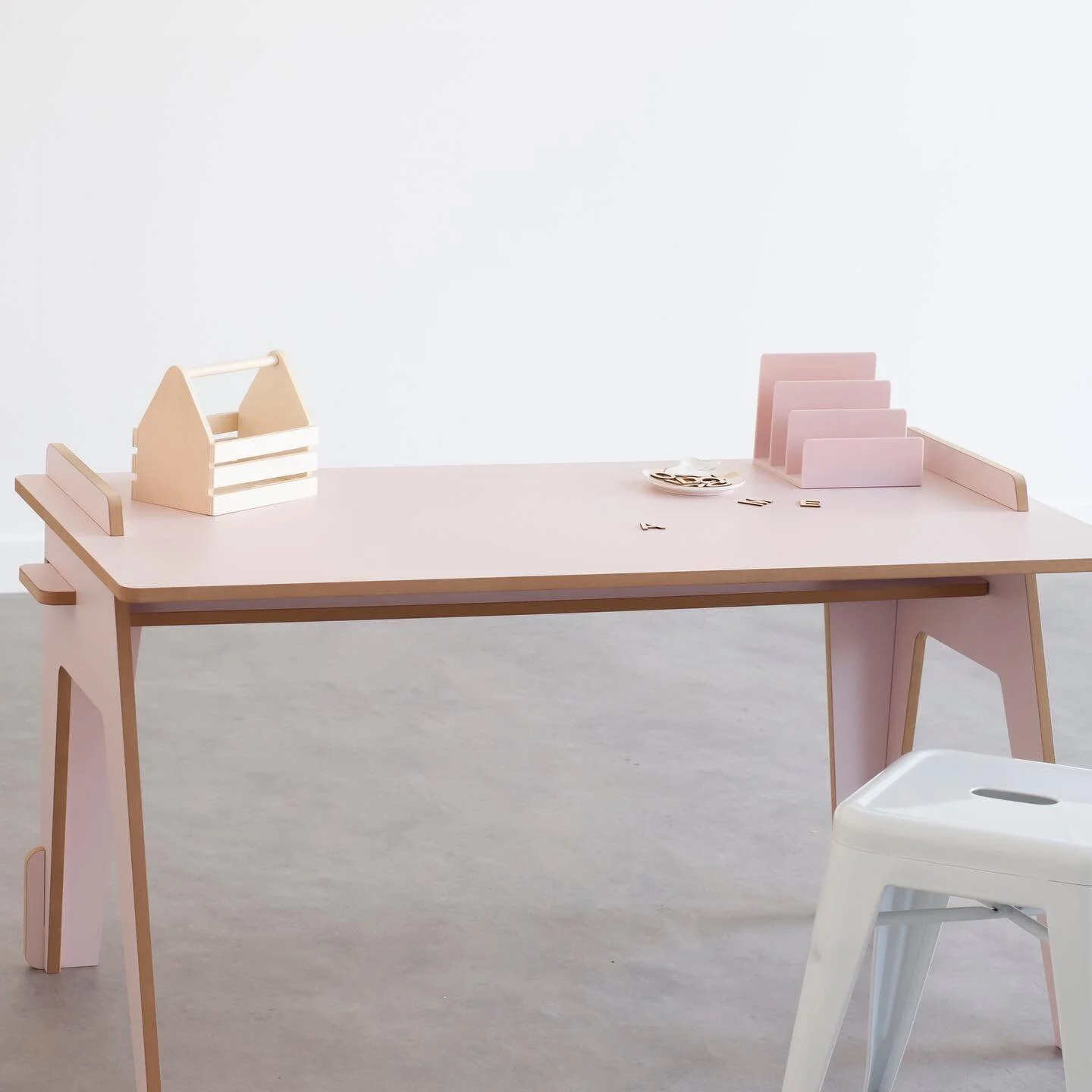 Congratulations to our home school giveaway winner @ournatural_daily who has won a Junior Desk 👏. Thanks @thecollabsociety for organising this great giveaway in support of @beyondblueofficial