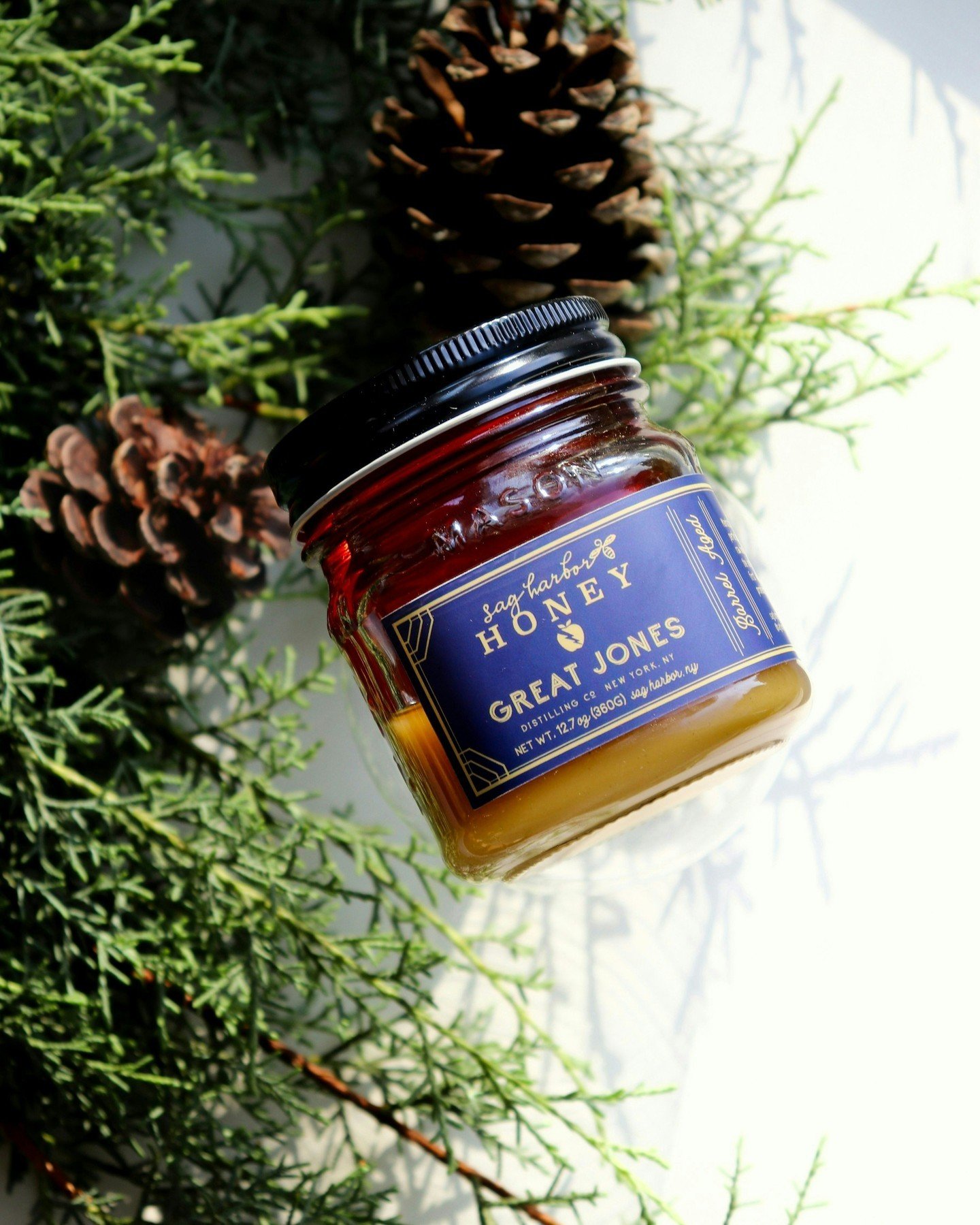 Did somebody say bourbon honey? 👀 Yes, please! Warm up beside the fireplace with dessert, hot cocoa, or a holiday cocktail sweetened with our special edition @greatjonesdistillingco honey collab 😊 🥃 🍯 

Enjoy our BLACK FRIDAY SALE now until 12/3!