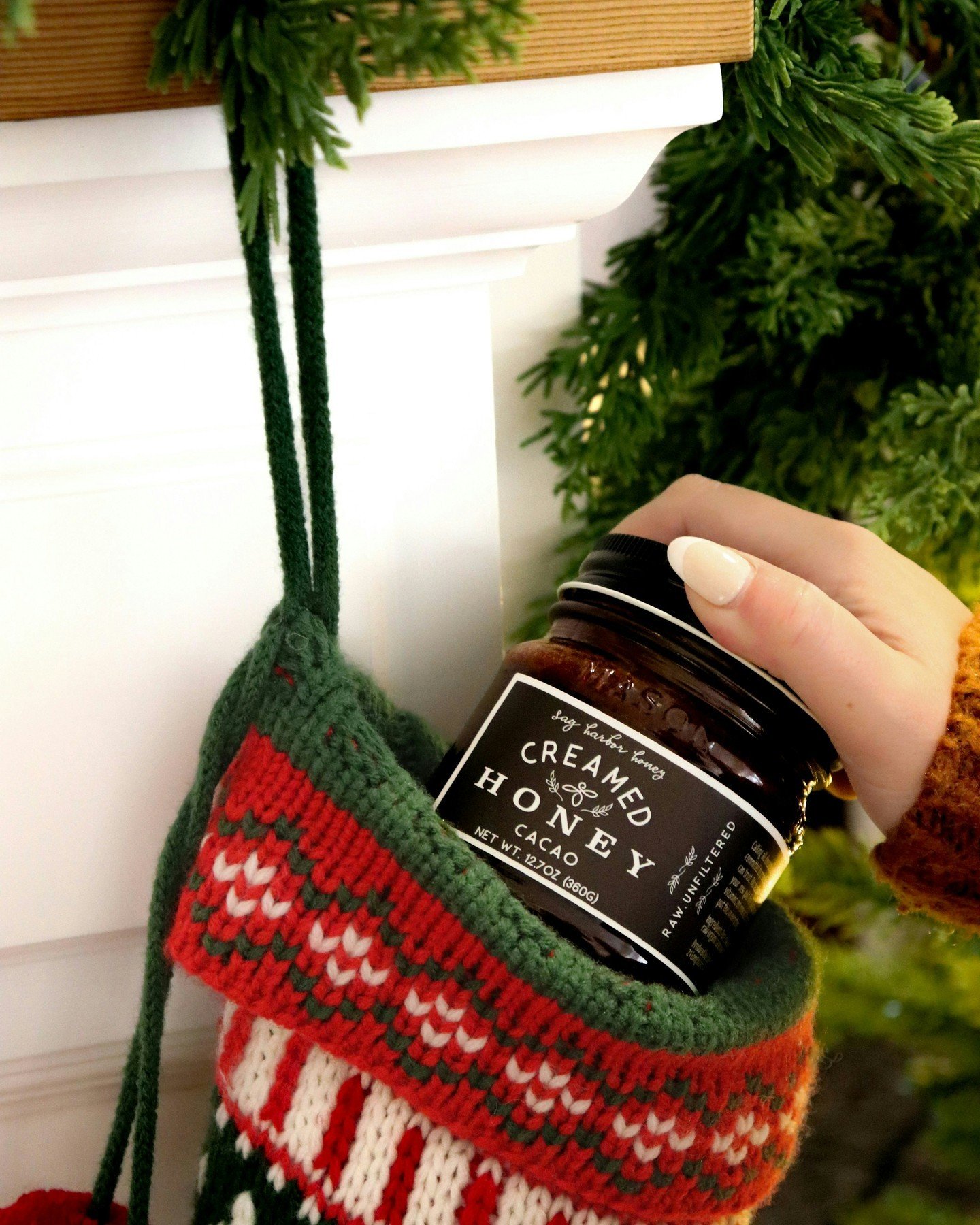 Our Creamed Cacao Honey is on everyone's wish list this winter 😏 🤎 Sweet, smooth, and perfect for cozying up with a warm cup of tea or spreading on your favorite treats. Give the gift of pure, local sweetness this season! 🍯🐝 

#SagHarborHoney #Cr