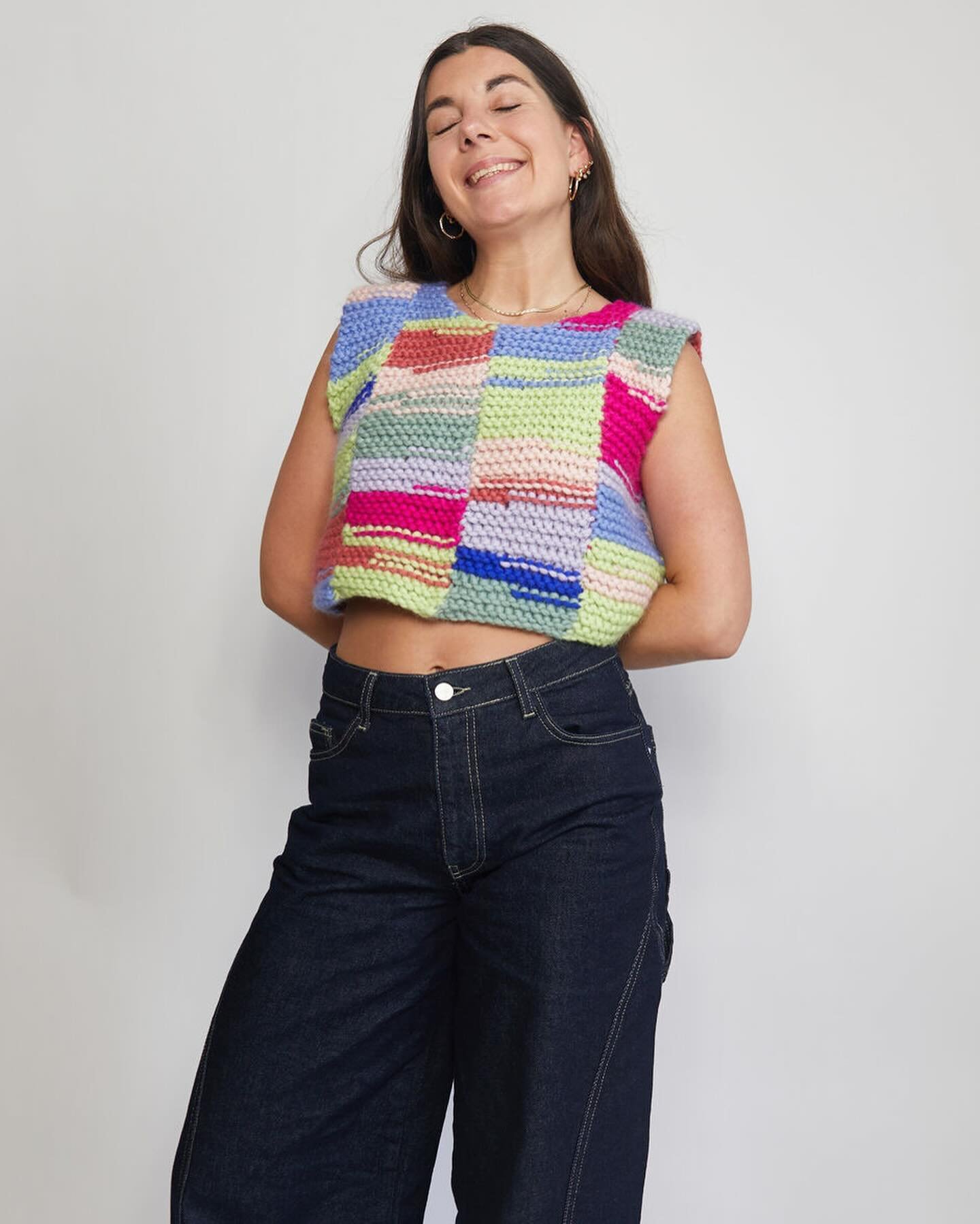 I made a pattern for @woolandthegang !!! It&rsquo;s called the &lsquo;scrappy tank&rsquo; and it&rsquo;s all about using up your odd &amp; old balls of wool ♻️💘

It&rsquo;s beginner friendly so if you want to get into knitting or don&rsquo;t have mu