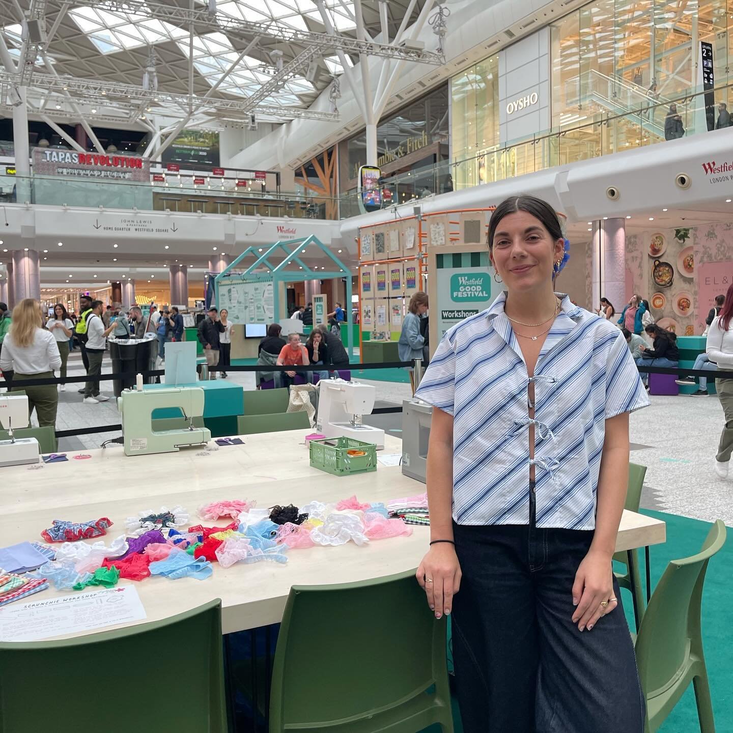 A super cute scrunchie workshop at @westfieldlondon full of babes 🎀💕🌷✨💘🌸♻️

Most people that came hasn&rsquo;t used a sewing machine before so they get a little lesson and practice before we start. And then leave with not only a cute scrunchie b