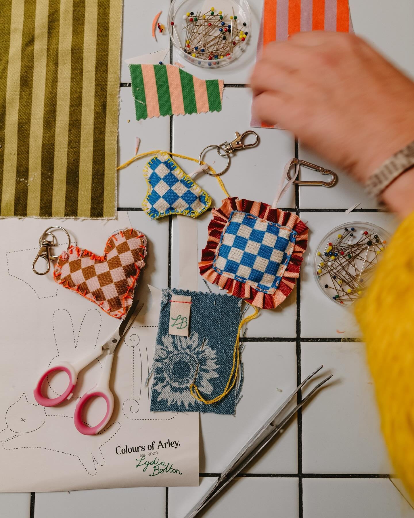 Some gorg pics from our workshop with @coloursofarley to celebrate 2nd hand September 💞♻️

We made bag charms using odds, ends and off cuts from @coloursofarley fabric and stuff them with my shredded down scraps. It was such a fun evening and as alw