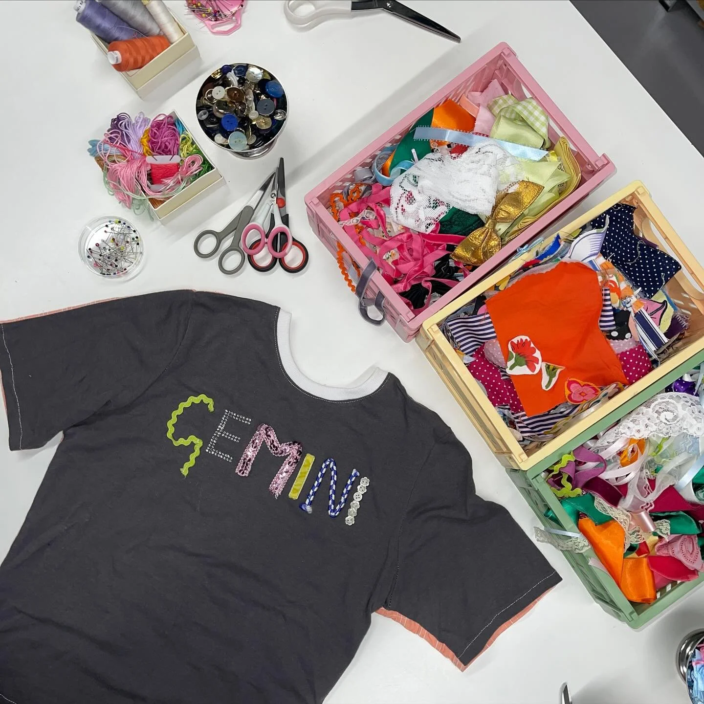 The cutest DIY tshirt workshop in the studio where everyone brought old tee and upcycled them to have a cute new look ✂️💘♻️

2 Pisces, lots of patchwork and practicing on the sewing machines - I forgot how fun it was having ppl round to the studio a