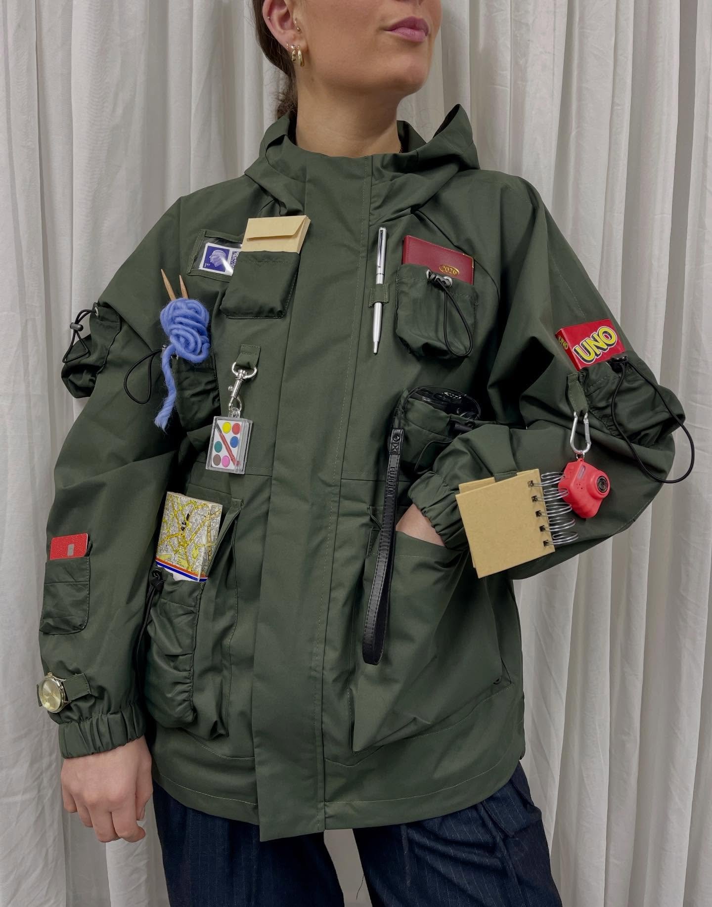 The Analog Jacket 

Ft: envelops, stamps, calendar, camera, cards, pen, post its, paint box, watch, map, money and knitting for entertainment 

Which apps did I miss &amp; pockets we need to add for our digital detox in 26?!

#upcycledclothing #upcyc