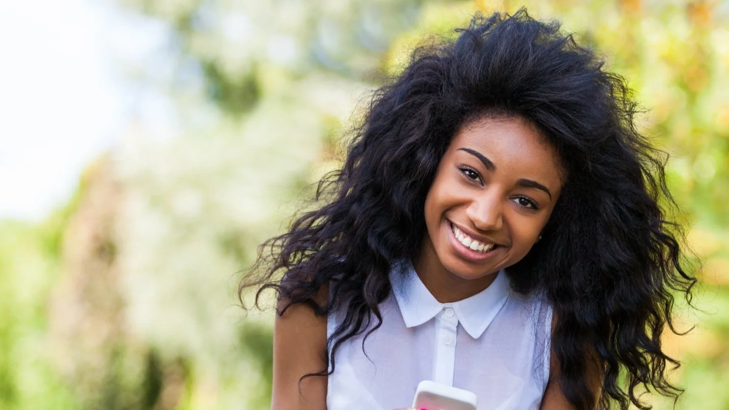 Teen+girl+with+phone.jpg