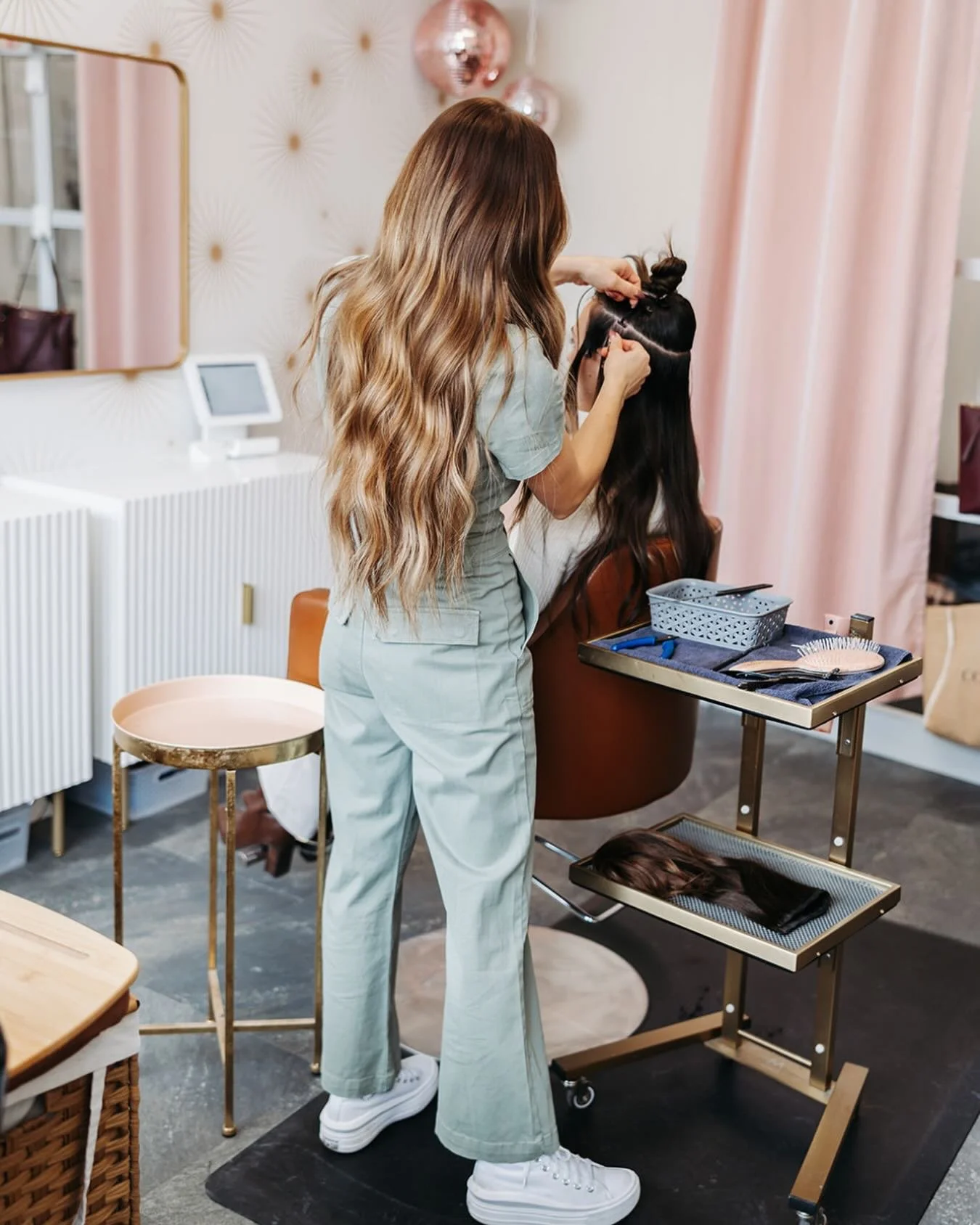 A little behind-the-scenes ✨

Prepping, sectioning, and getting everything just right, because the details matter the most! 

#perkbeautybar #twincitieshair #handtiedextensions #haircraft #behindthechair