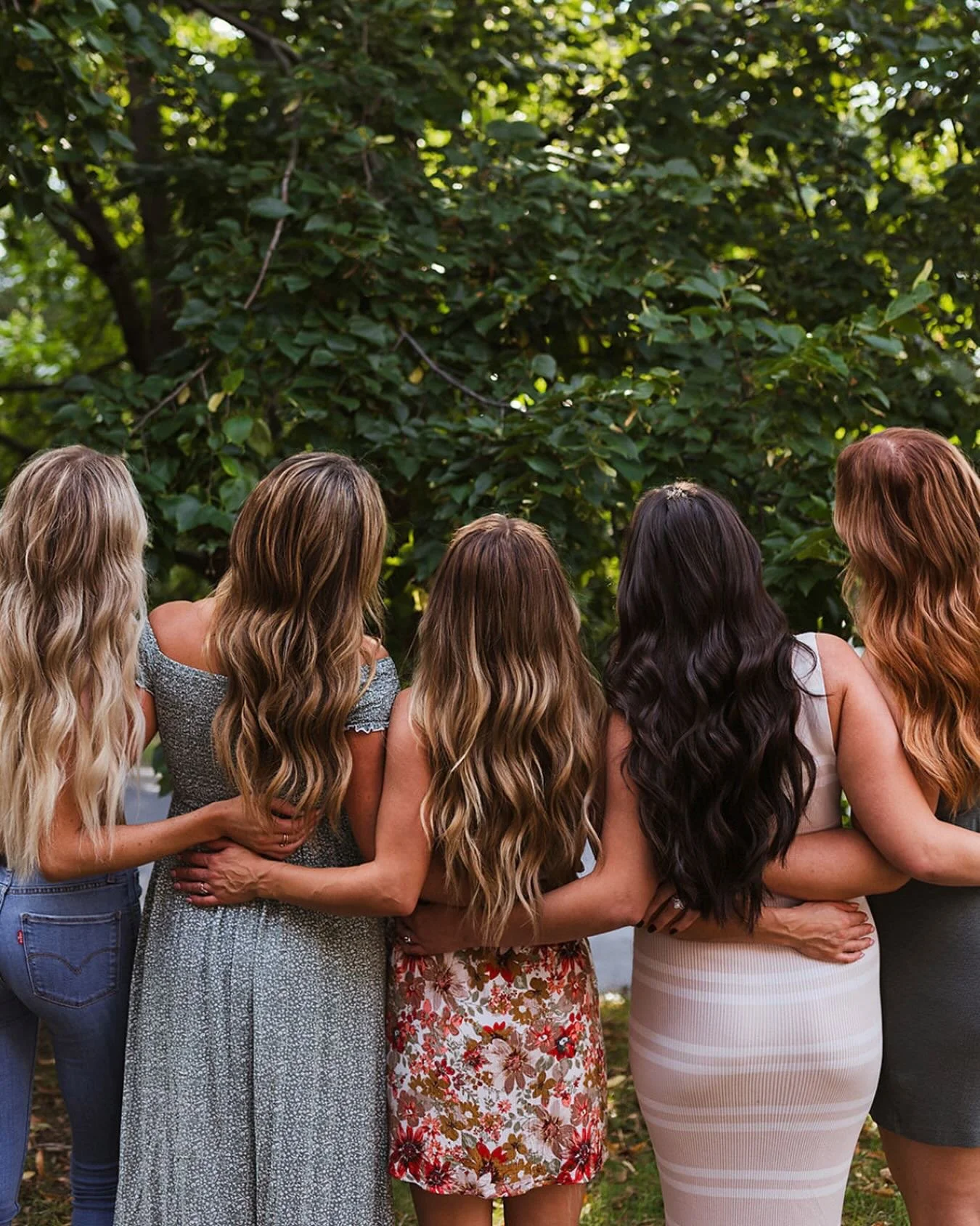 Consider this the summer of endless good hair days&hellip; if you&rsquo;ve booked your appointment! Summer openings are almost gone ☀️

#perkbeautybar #twincitieshair #handtiedextensions #minnetonkaextensions #edinaextensions