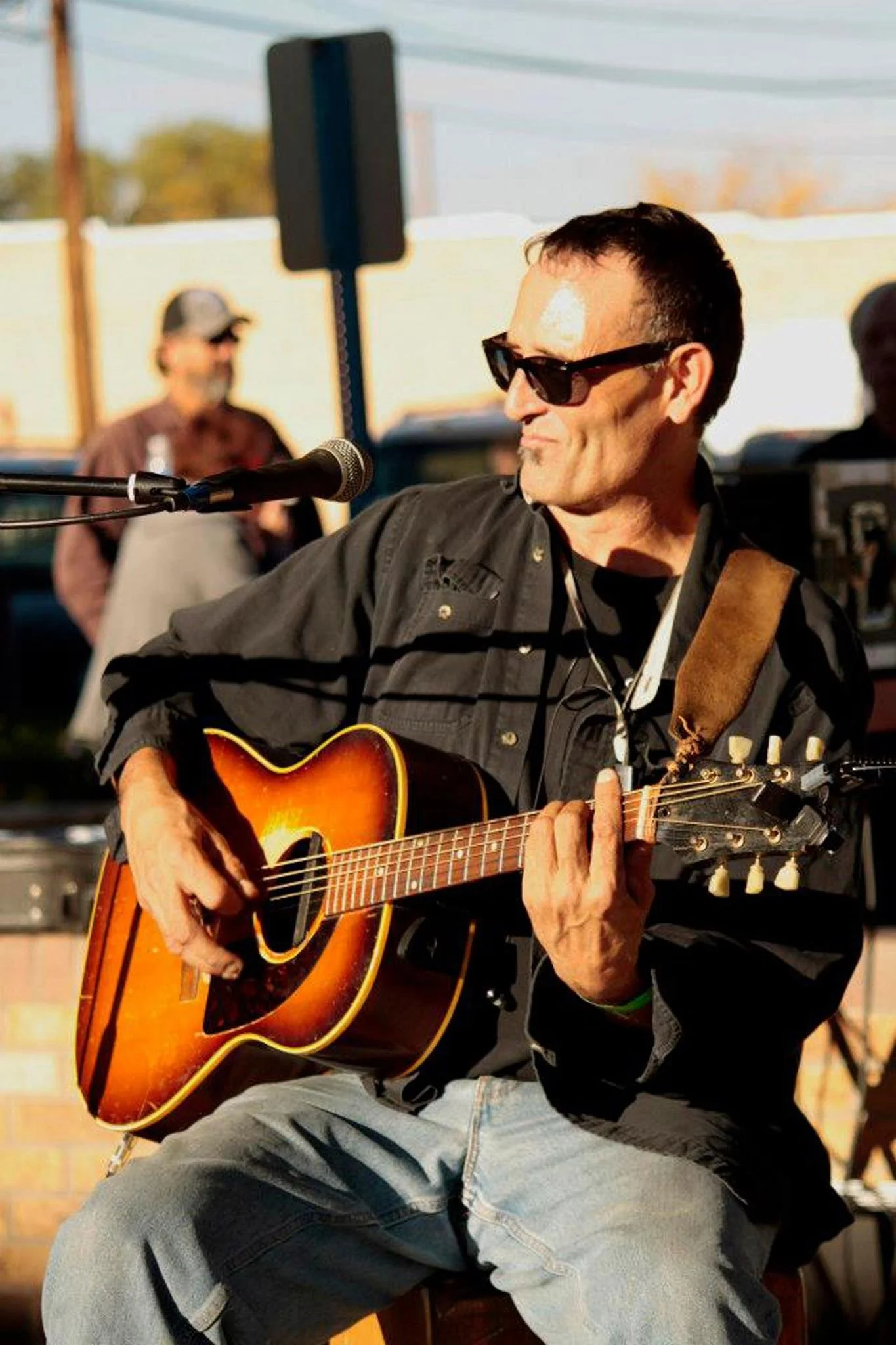 LIVE MUSIC - Tony Rosario