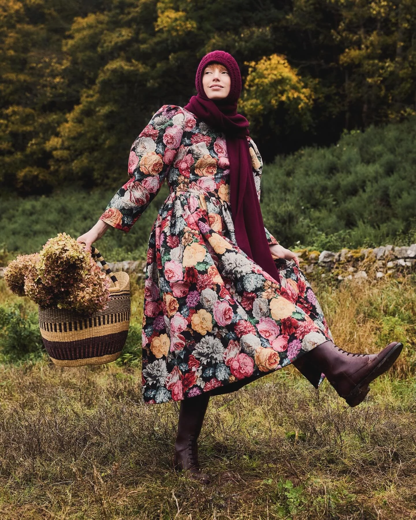 Running around the Scottish countryside in the rain for @rosiesugdencashmere AW25 collection 🧣
Some of my favourite looks from the day by wonderful @aliceharestylist 
Hair &amp; makeup by @raemathiesonmakeup for @ambereohorn