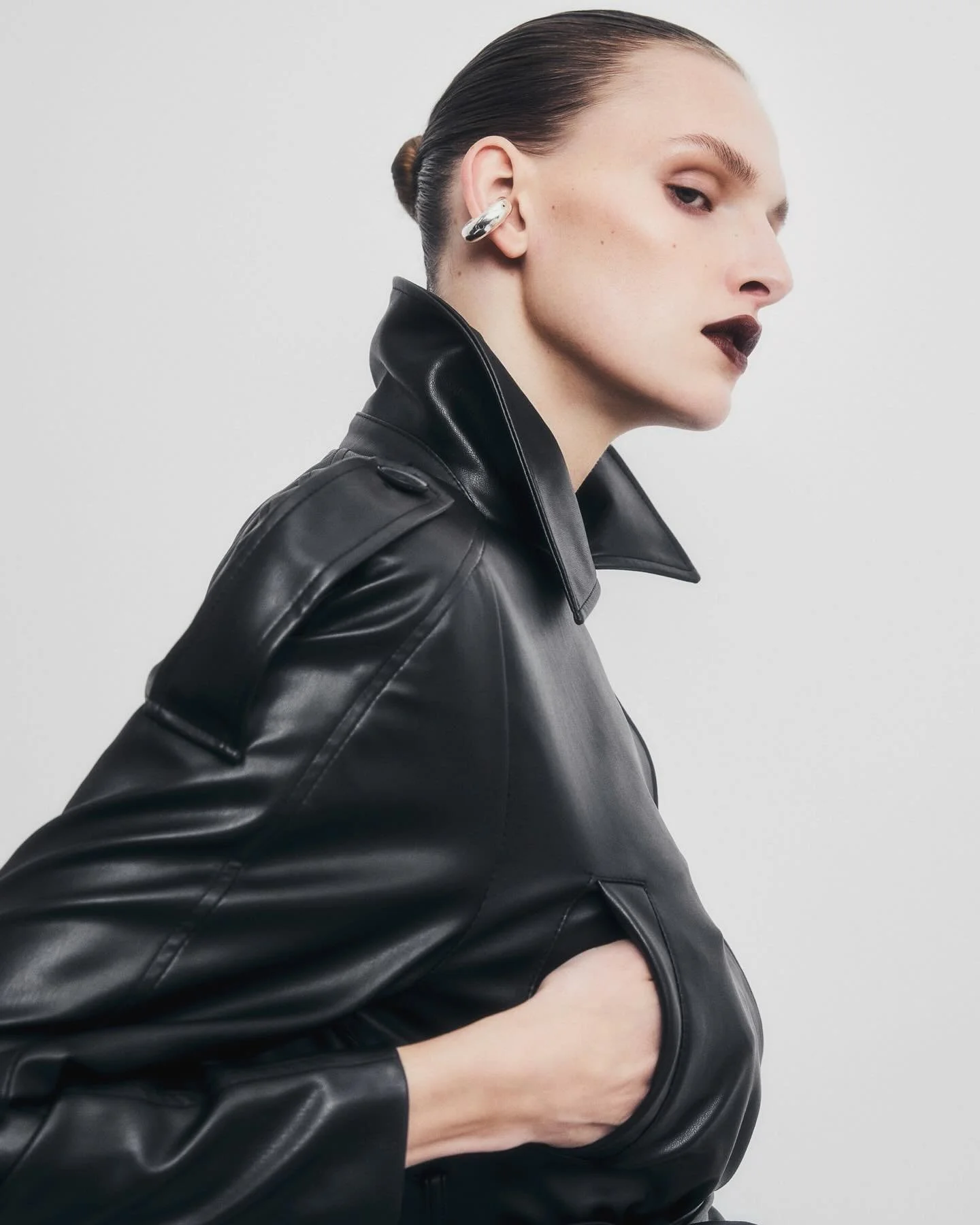 @anna__rudd @storymodelmanagement 
Styling - @sophiakatyea 
Makeup - @simonasvantnerova_