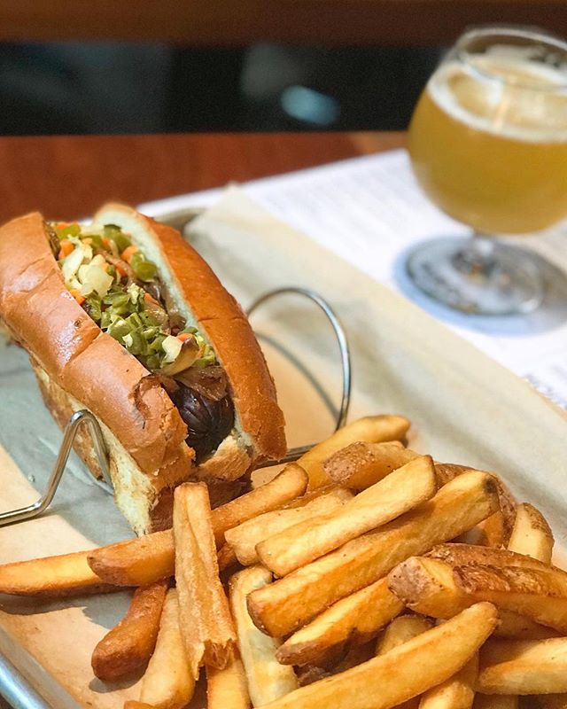 Classic tavern food with a twist 👌🤗 Our new Bacon Wrapped Guinness Brat is stealing hearts all over Chicago 🤤
-
-
-
-
-
 #chicagofoodanddrink #312food #chicagofoodauthority #chicagofood #chicagofoodscene #chitownfoodies #infatuationCHI #mychicagop