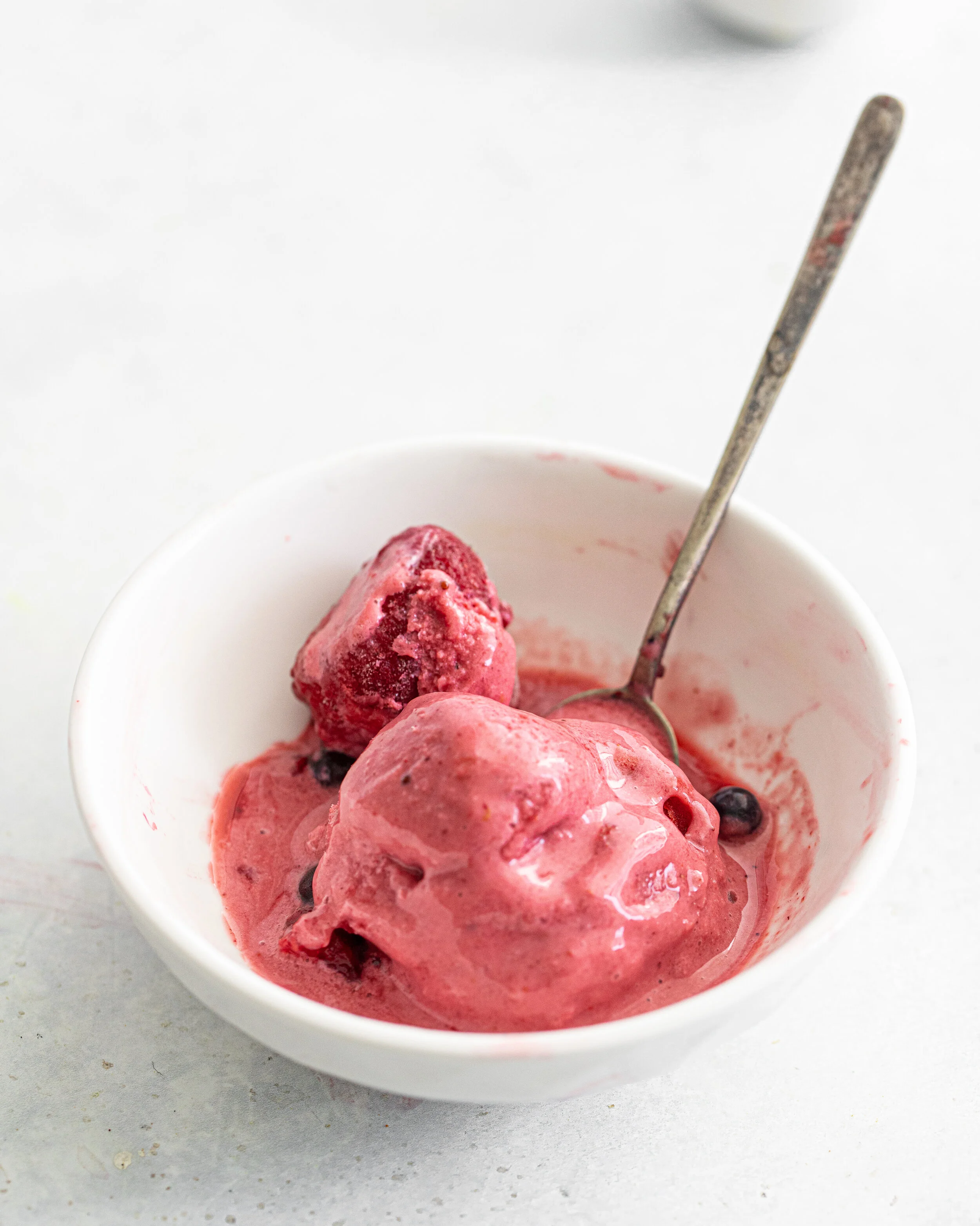 Strawberry frozen yoghurt