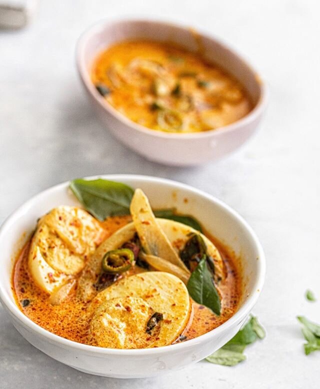Thai red curry with egg. Recipe is up not the bio or on my website.

#healthysutra
#egg #eggcurry #eggrecipes #eggmasala #eggcurrymasala #eggcurryrecipe #srilankaneggcurry
#foodpassion #chefinthemaking #newdish
#currylover #redcuery #homemadecurry #t