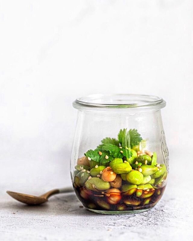 High protein- snack idea! 
Boiled edamame beans, chickpeas, light soy sauce or coconut aminos, some sesame seeds and coriander leaves!! #healthyfoodporn #foodie #food #weightlosstransformation #fitfood #fitmom #foodphotographer #foodphotography #food