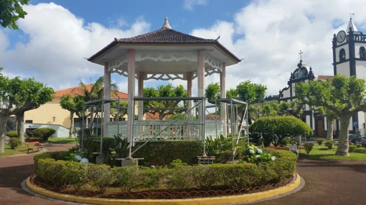 Manutenção e pintura do Coreto do Jardim Artur Amorim da Câmara