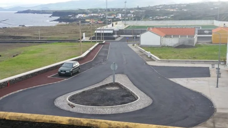 Pavimentação de troço da Rua do Sertão, junto ao Parque de Merendas (Pedras Negras)