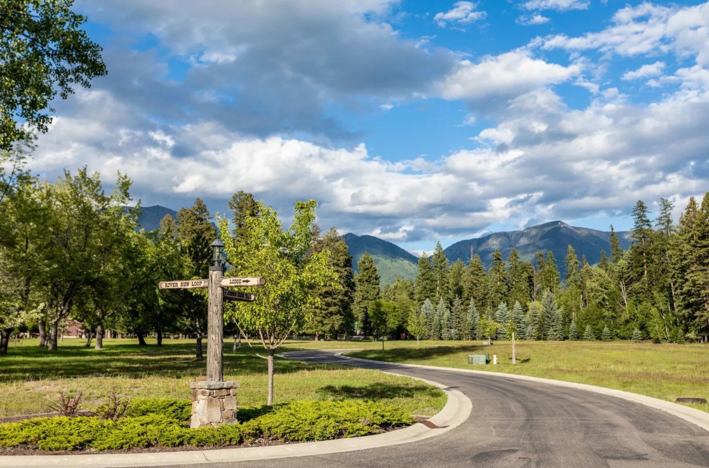 Road sign to Lodge.jpg